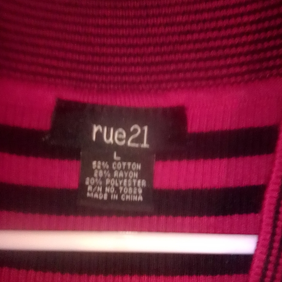 Sweater - Picture 4 of 4